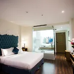 Diamond Hill Hotel